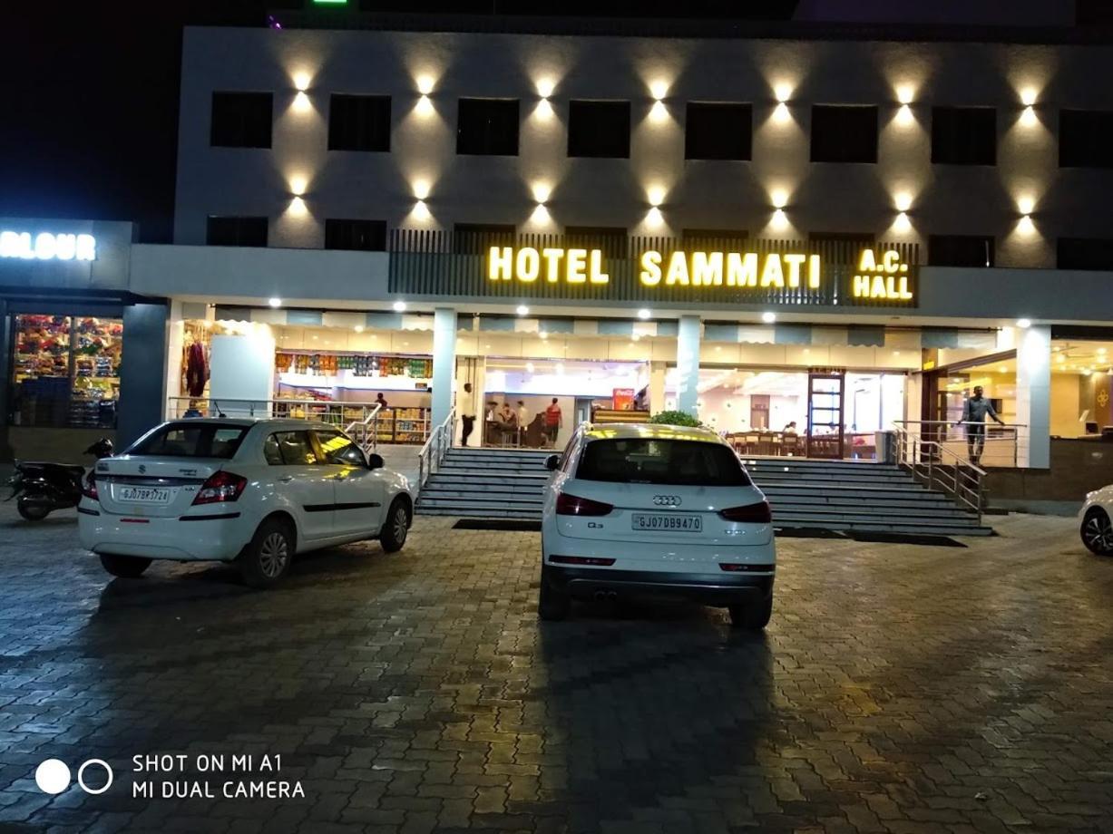 Hotel Sammati Kheda Zewnętrze zdjęcie