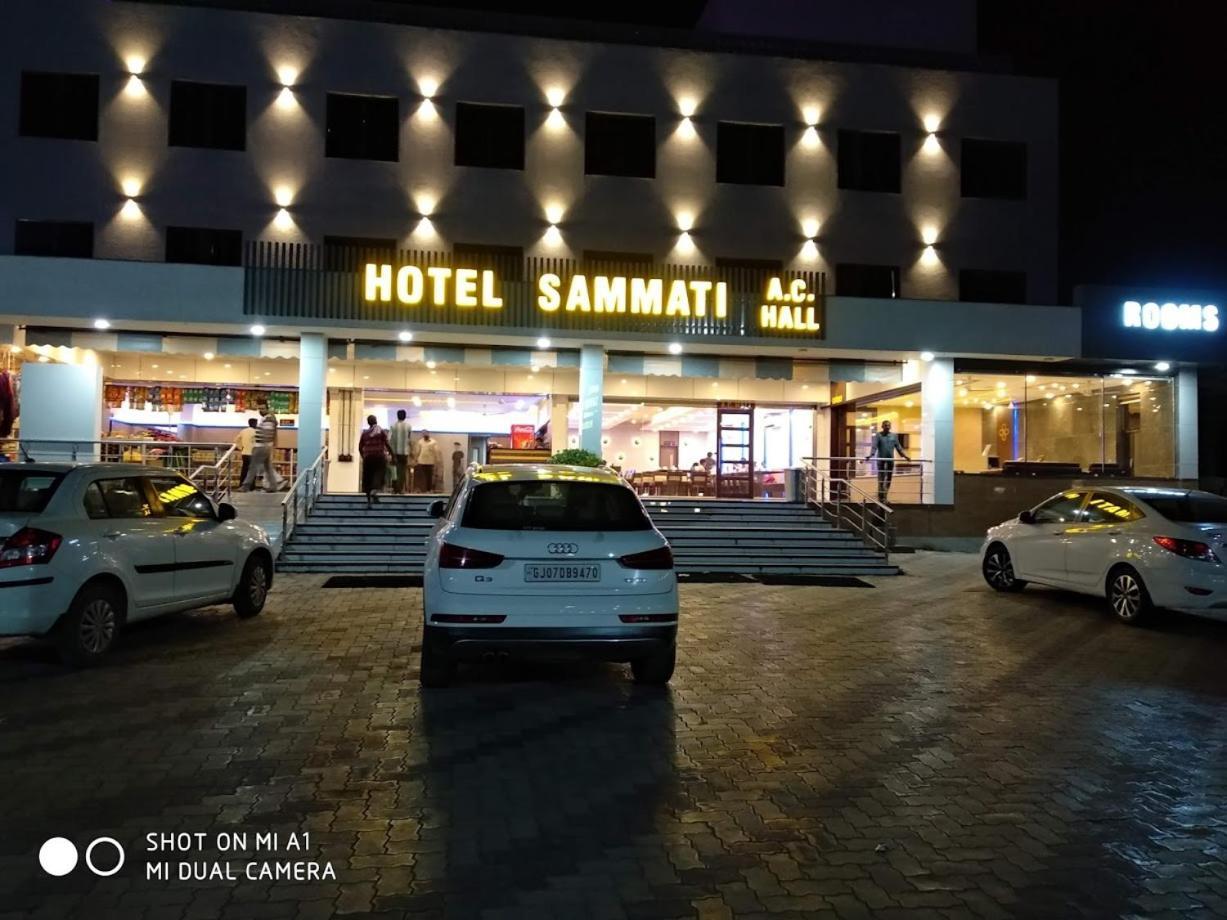 Hotel Sammati Kheda Zewnętrze zdjęcie